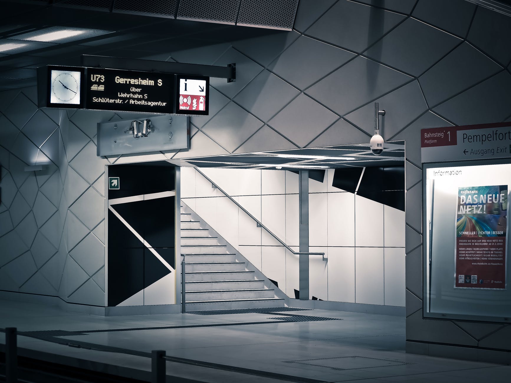 Vita brickor i tunnelbana